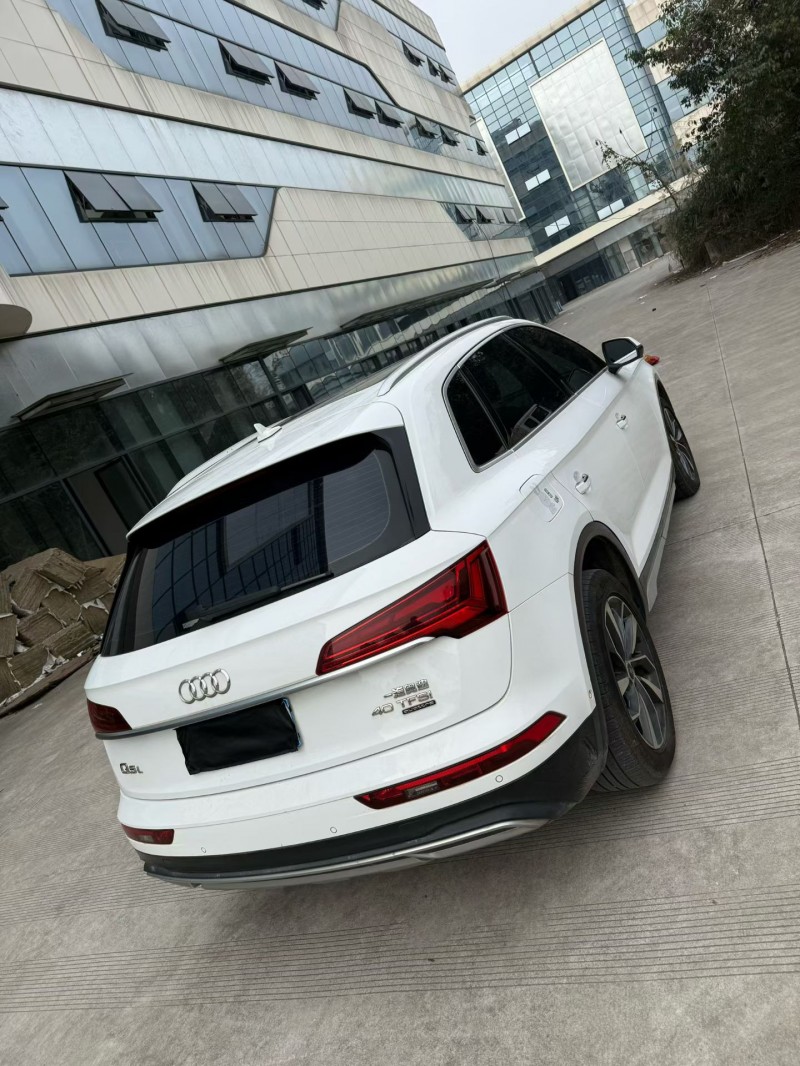 乐山22年奥迪Q56