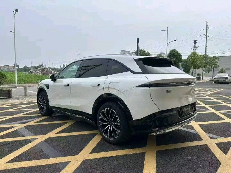 襄阳26年极氪汽车7X5