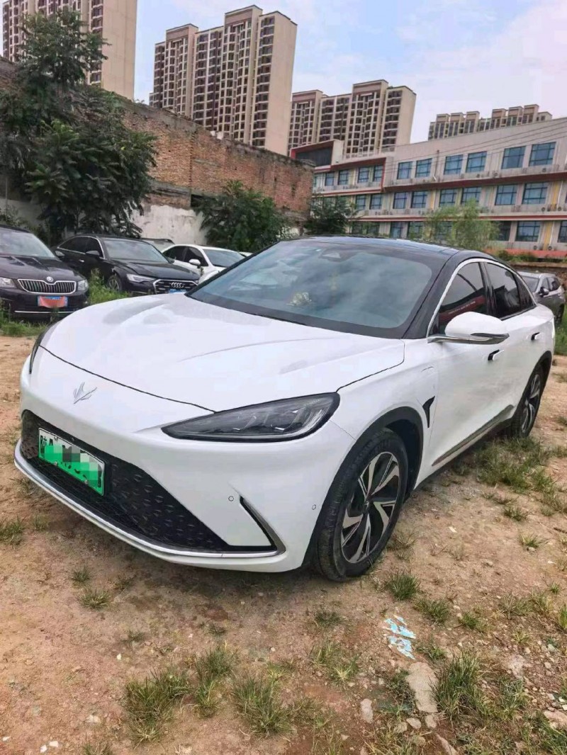 西安23年极狐汽车阿尔法2