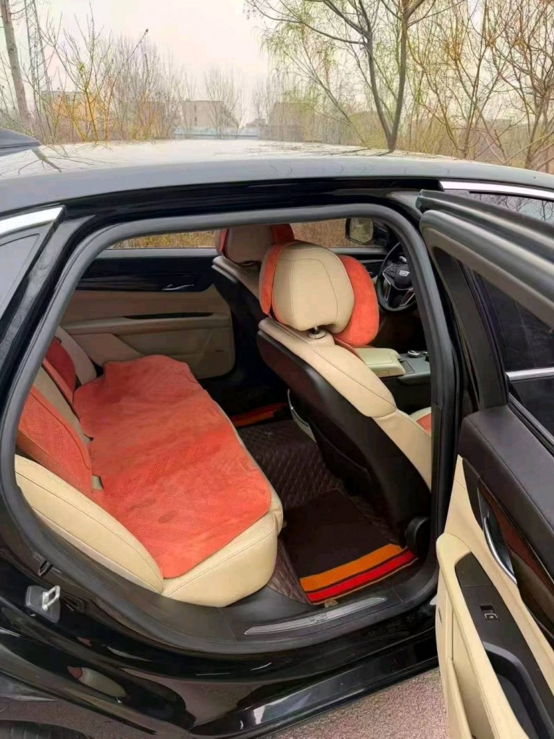 济宁19年凯迪拉克CT65