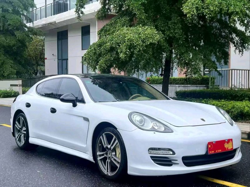 广州12年保时捷帕拉梅拉3