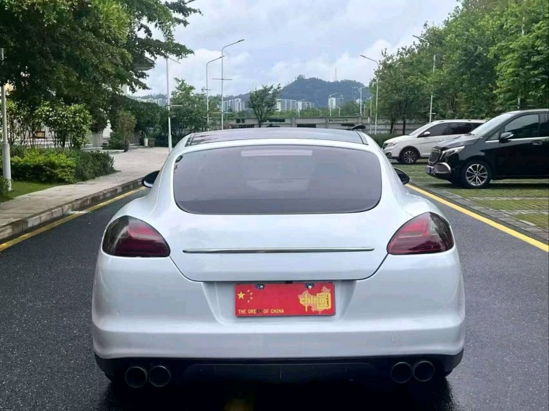 广州12年保时捷帕拉梅拉6