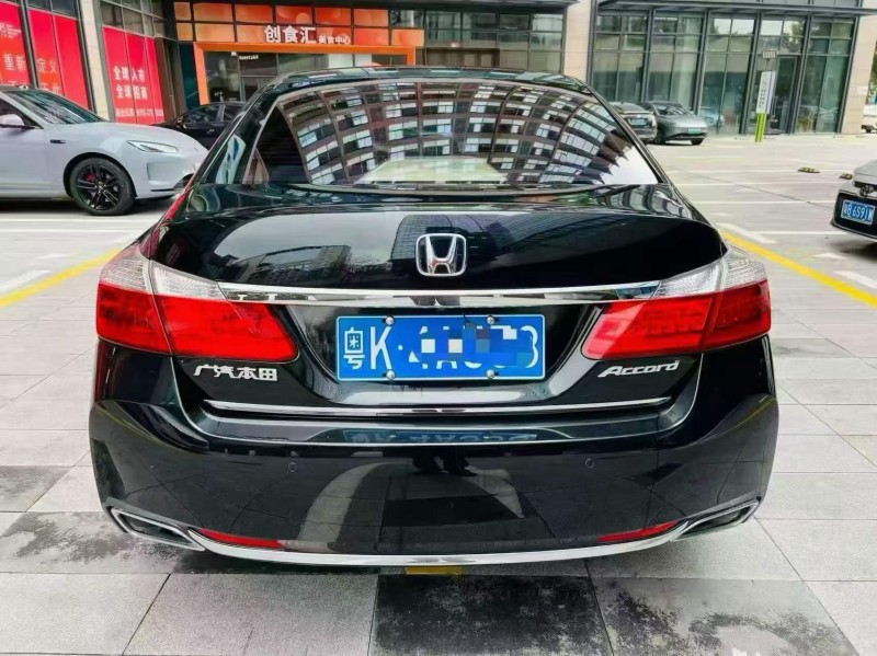 深圳15年本田雅阁9