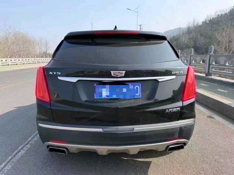青岛16年凯迪拉克XT56