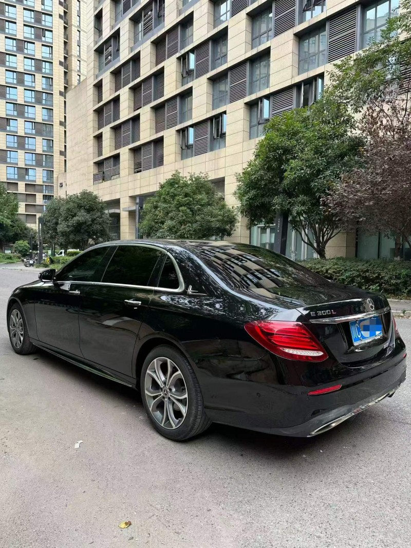 成都20年奔驰E8
