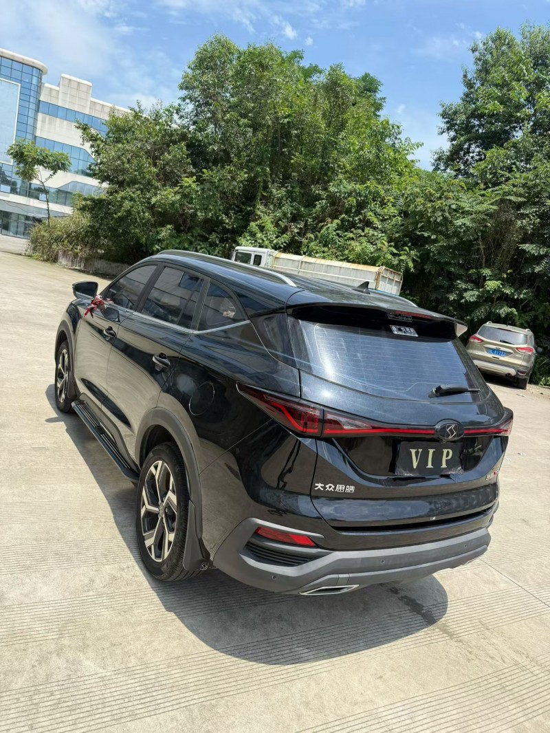 乐山22年江淮思皓5
