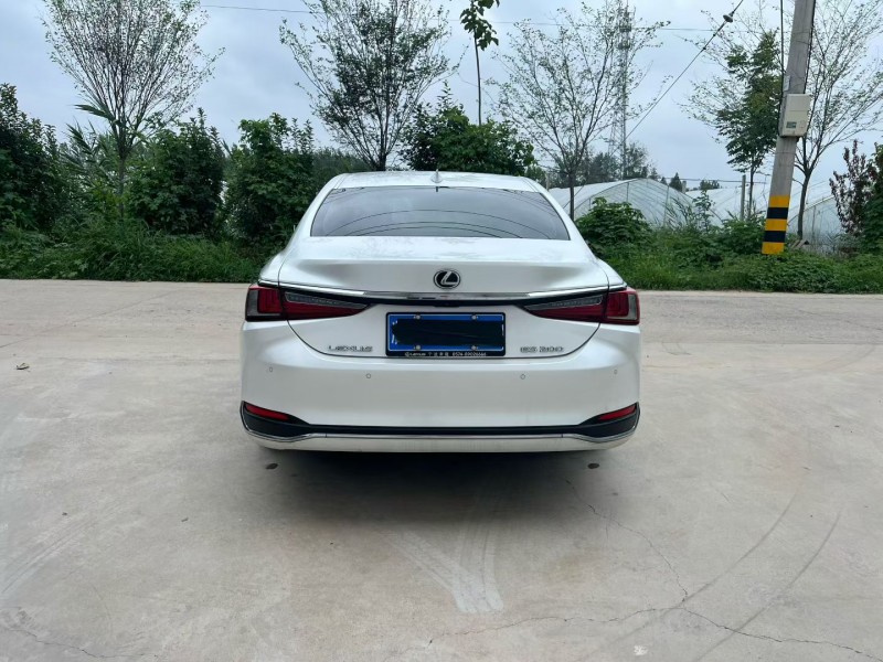 徐州23年雷克萨斯ES8