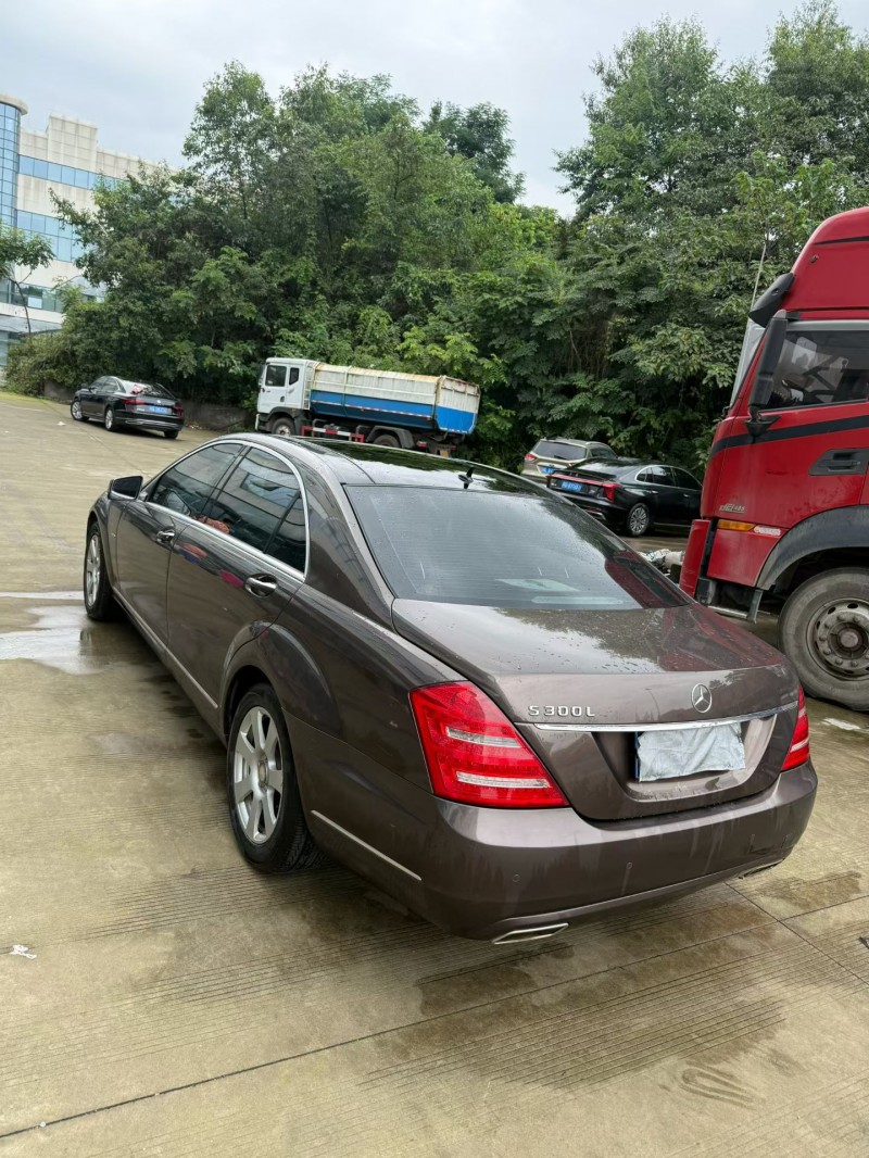 乐山13年奔驰S5