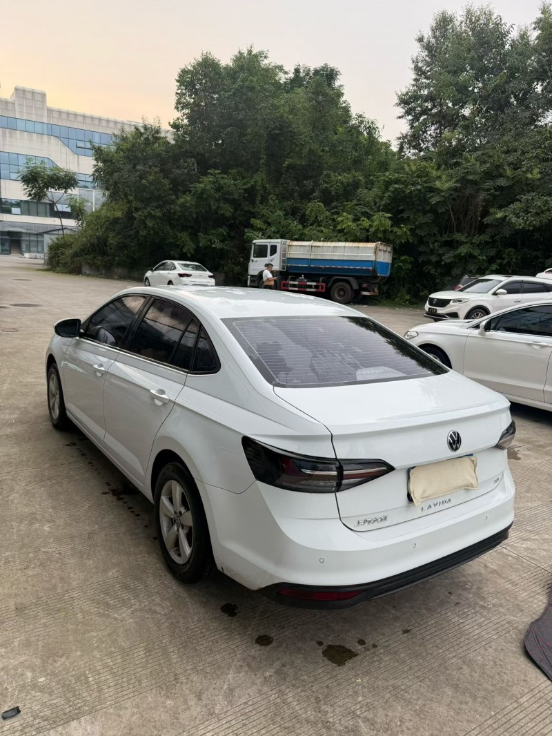 乐山26年大众朗逸5
