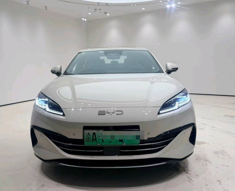 成都25年比亚迪海豹1