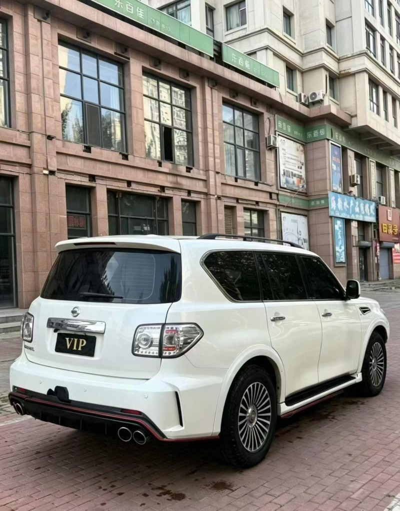 伊春17年日产途乐8