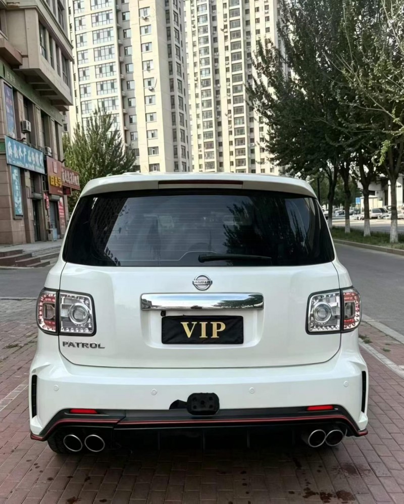 伊春17年日产途乐9