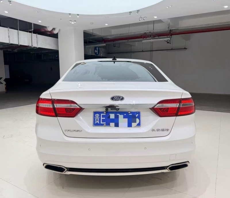 成都18年福特金牛座9