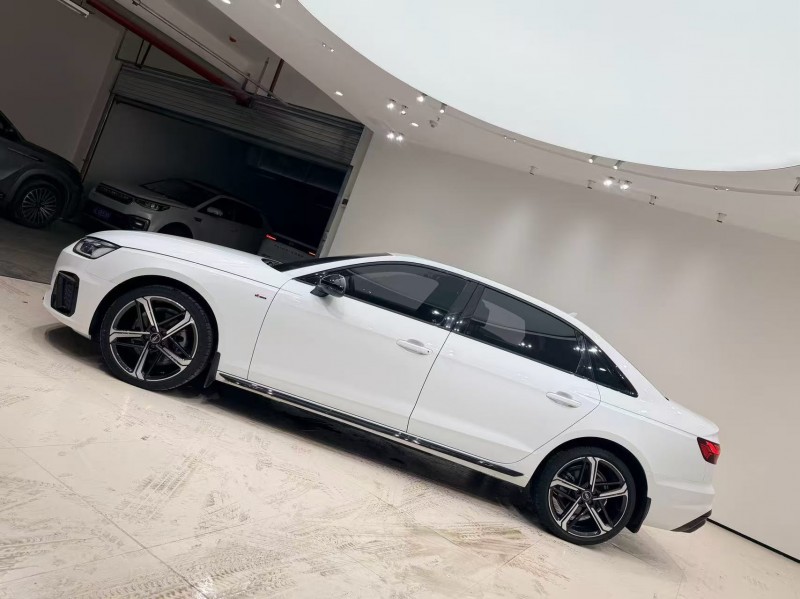 成都25年奥迪A4L3