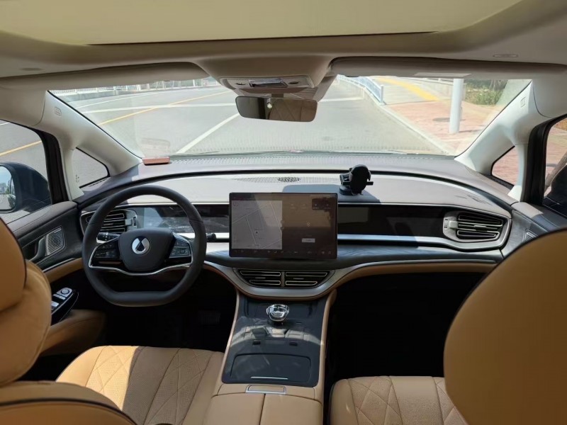 青岛25年腾势D96