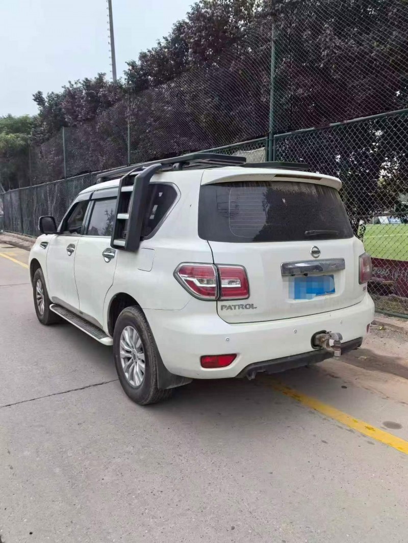延安19年日产途乐8