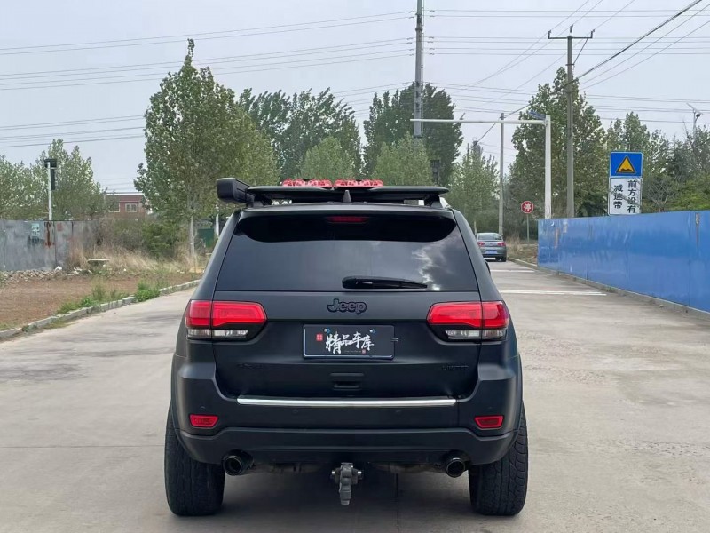 青岛13年Jeep大切诺基9