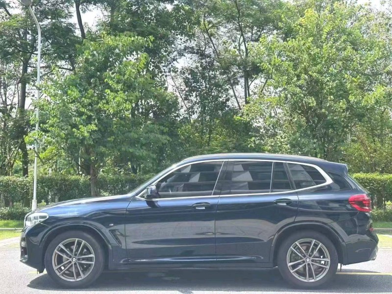 广州21年宝马X33
