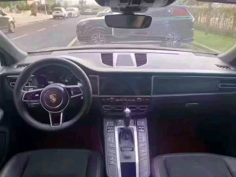 广州19年保时捷Macan7