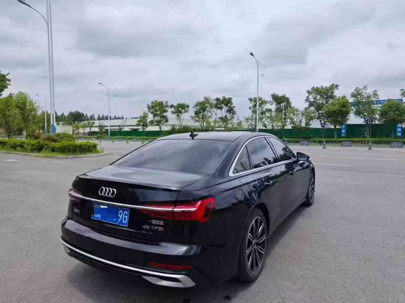 张家界23年奥迪A6L8
