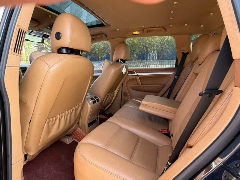 青岛11年保时捷卡宴5