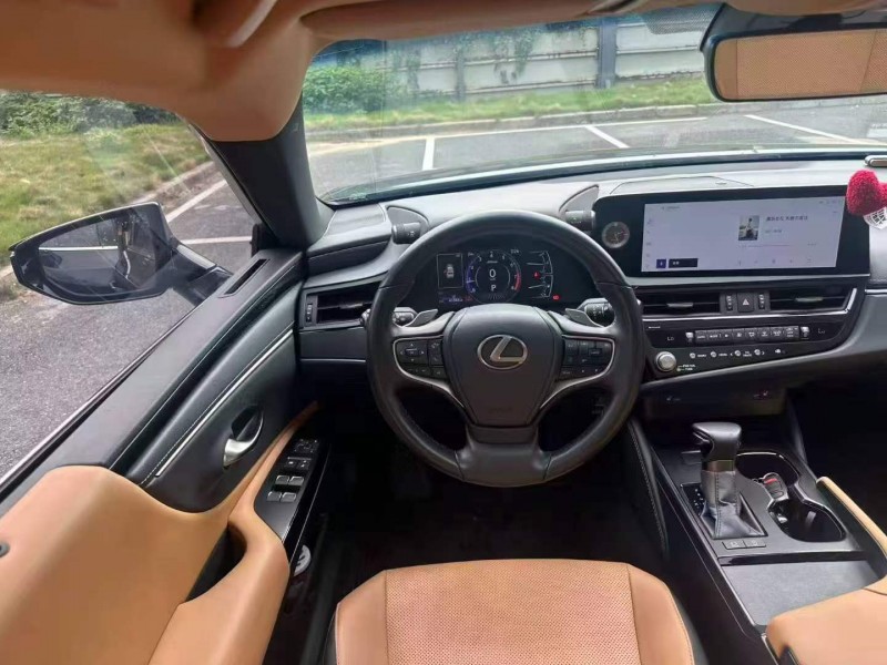 广州23年雷克萨斯ES8
