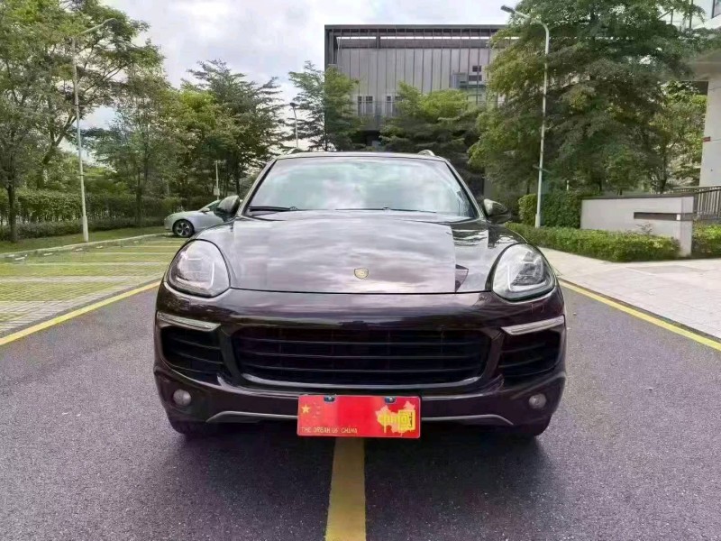 广州16年保时捷卡宴1