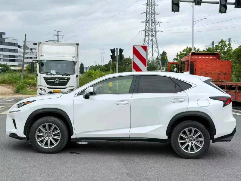 广州18年雷克萨斯NX2