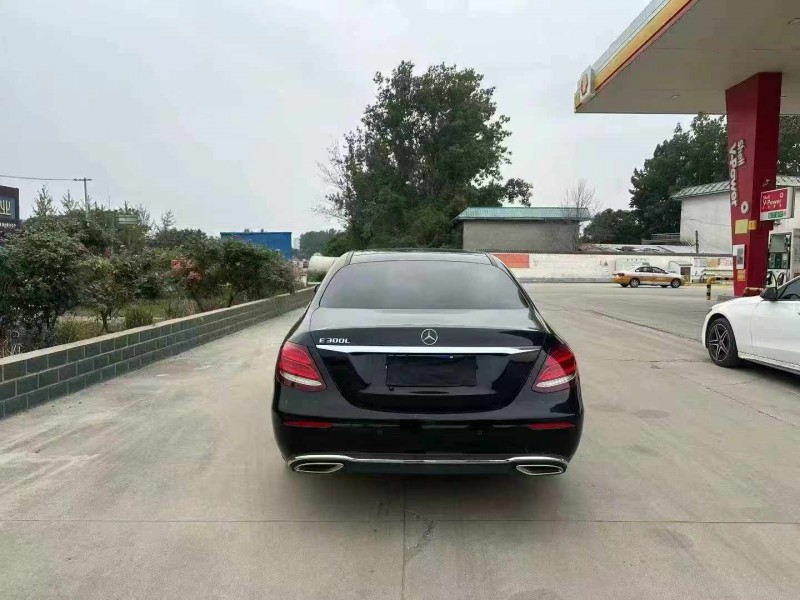 新乡19年奔驰E8