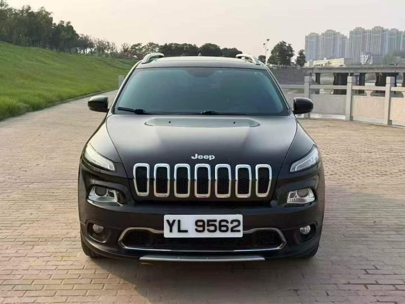 安阳18年Jeep自由光1