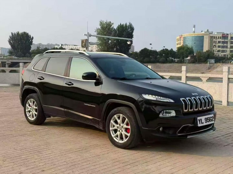 安阳18年Jeep自由光2