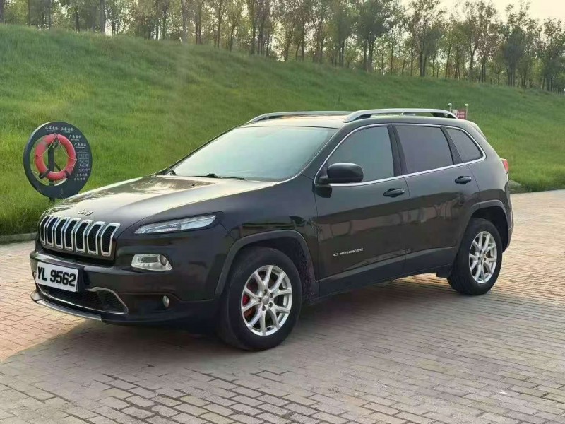 安阳18年Jeep自由光3