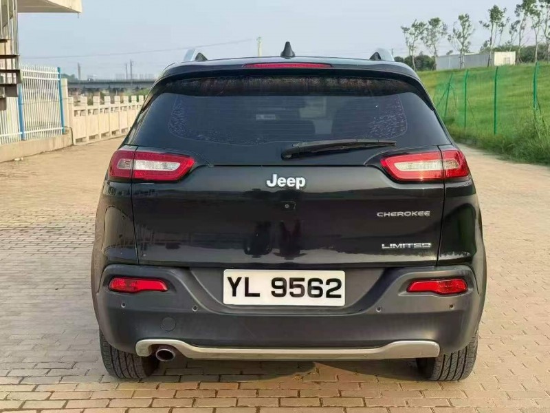安阳18年Jeep自由光5