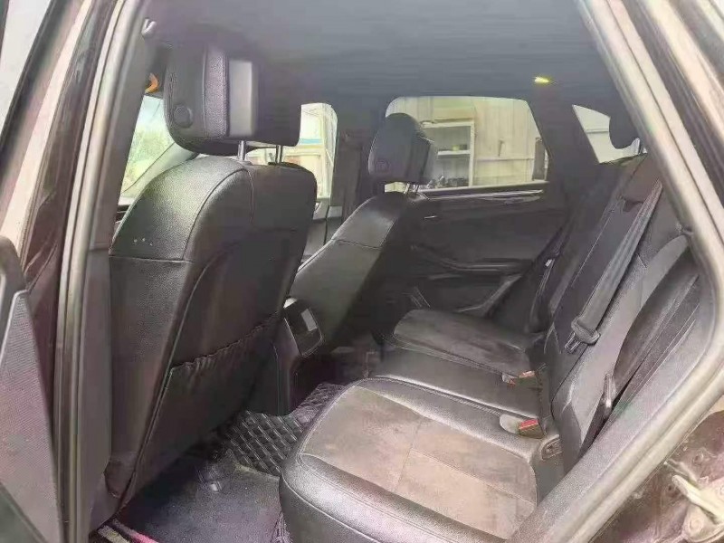 安阳15年保时捷Macan5
