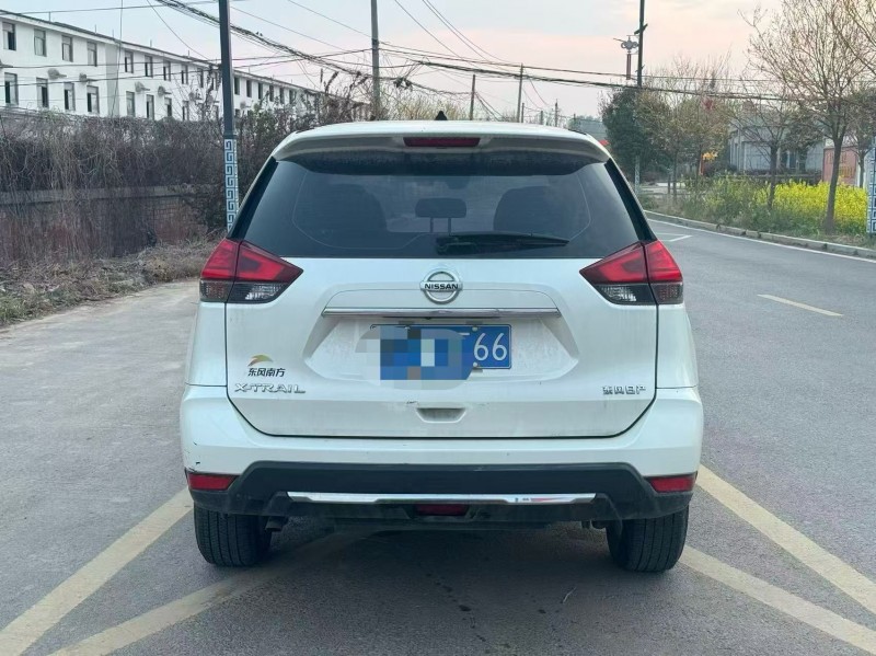 新乡21年日产奇骏8