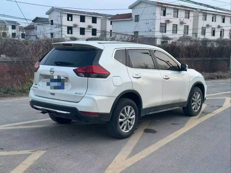 新乡21年日产奇骏9