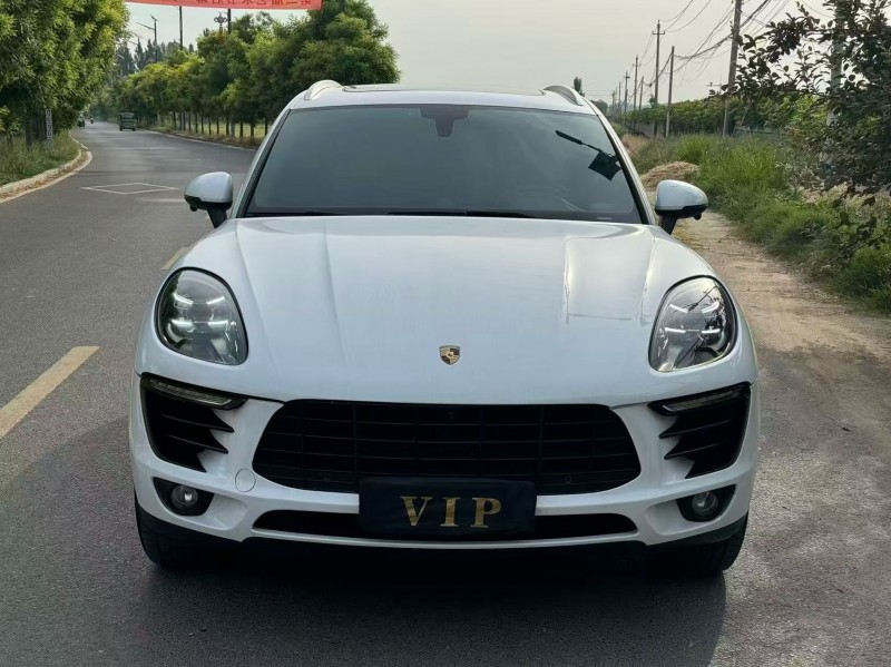 新乡15年保时捷Macan1