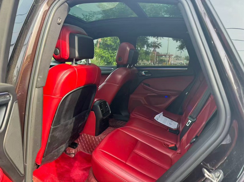 新乡15年保时捷Macan3