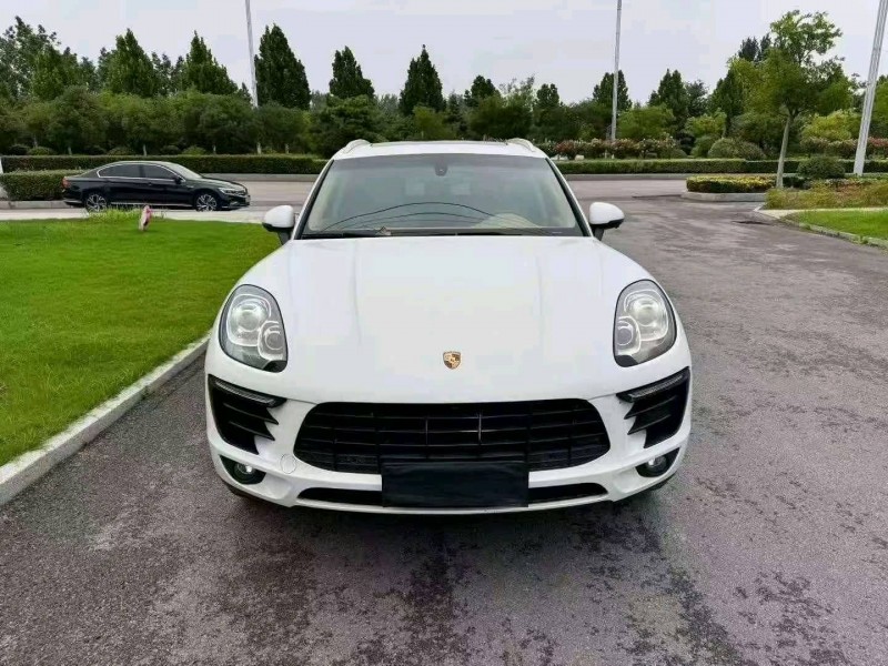 东营15年保时捷Macan1