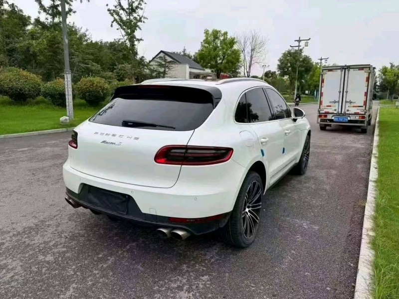 东营15年保时捷Macan7