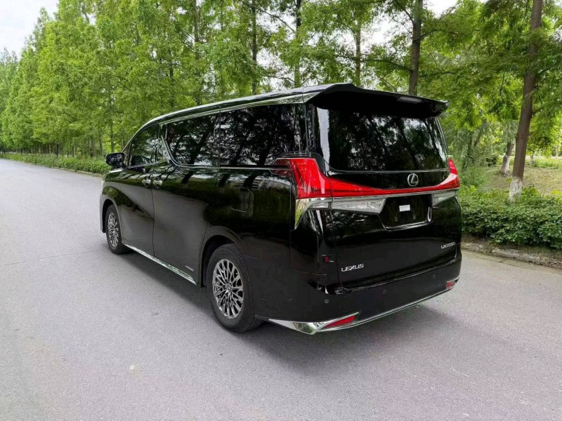 徐州23年雷克萨斯LM300H4