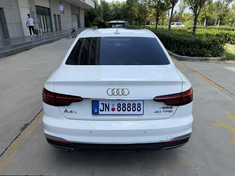 济宁21年奥迪A4L9