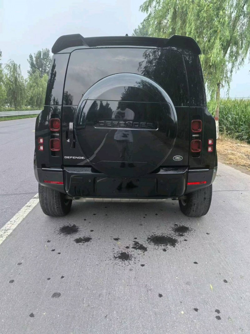 新乡22年路虎卫士2