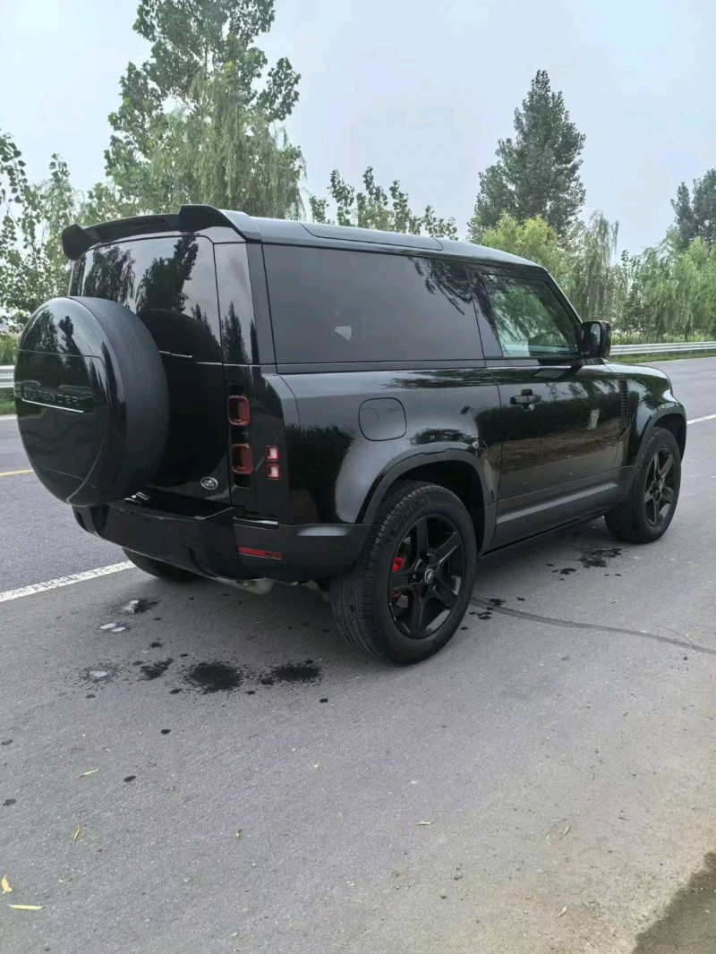 新乡22年路虎卫士6