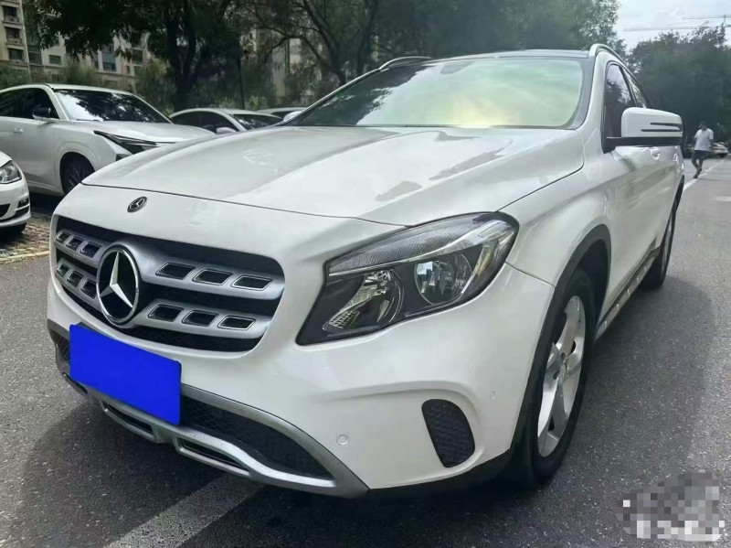 新乡19年奔驰GLA3