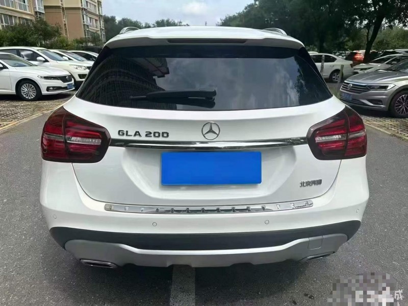 新乡19年奔驰GLA9