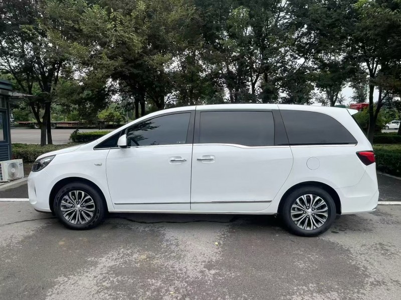济宁21年别克GL82