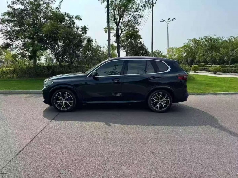 东营21年宝马X58