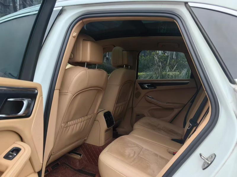 成都15年保时捷Macan5