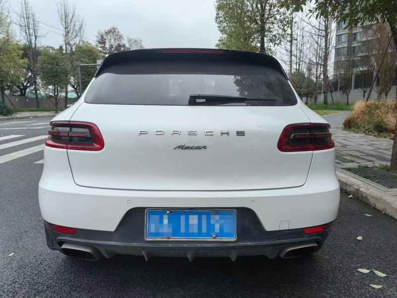 成都15年保时捷Macan9